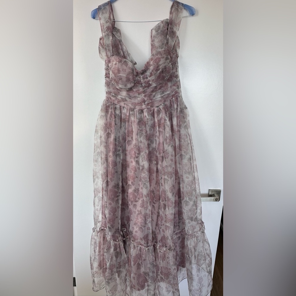 Petal & Pup! Only worn once for my baby shower! It is XL, but it runs smaller